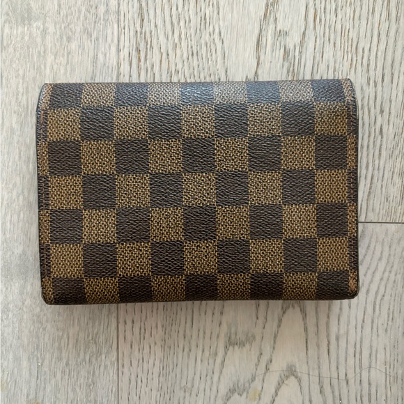 Louis Vuitton Damier trifold wallet - Picture 3 of 9